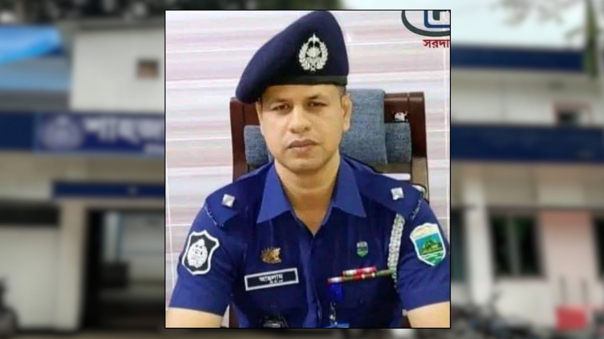 শাহজাদপুর থানায় সাংবাদিককে লাথি মারতে চাইলো ওসি (ভিডিও সহ)